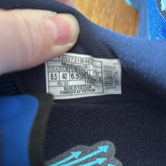 Brooks Launched 6 sneakers NWOT - Picture 8 of 11